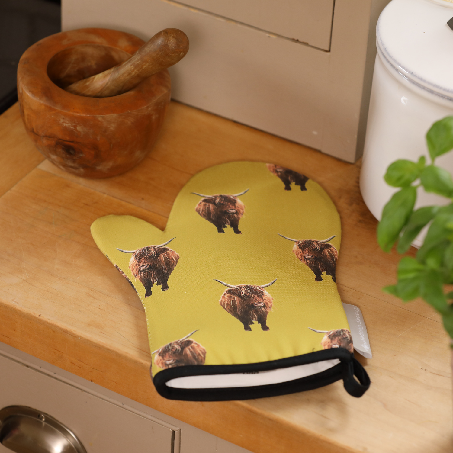 Highland Cow Gauntlet