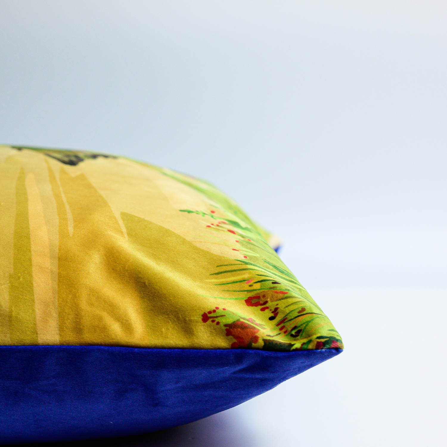 Side view daymer bay cushion