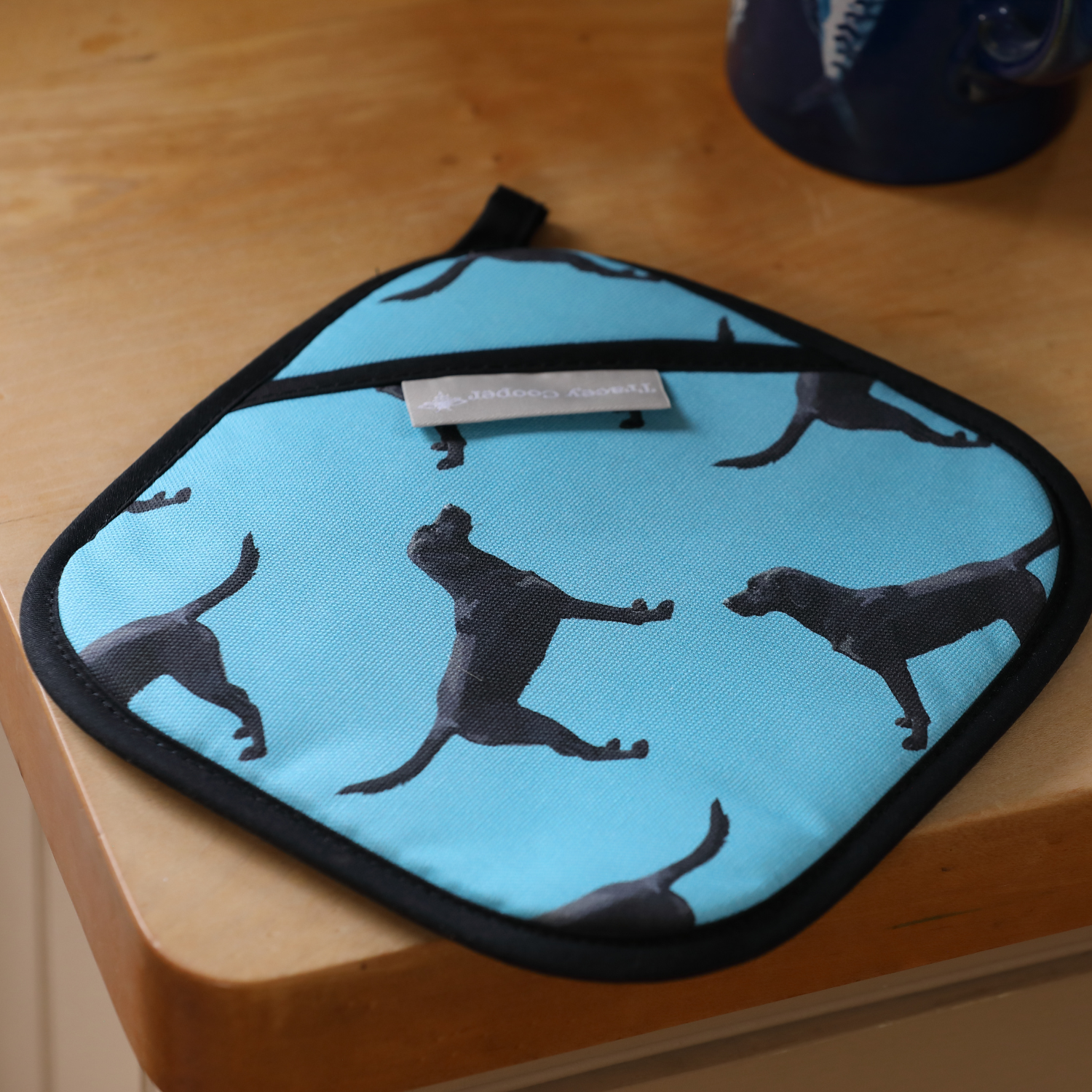 Black labrador pot grab British made kitchen linen
