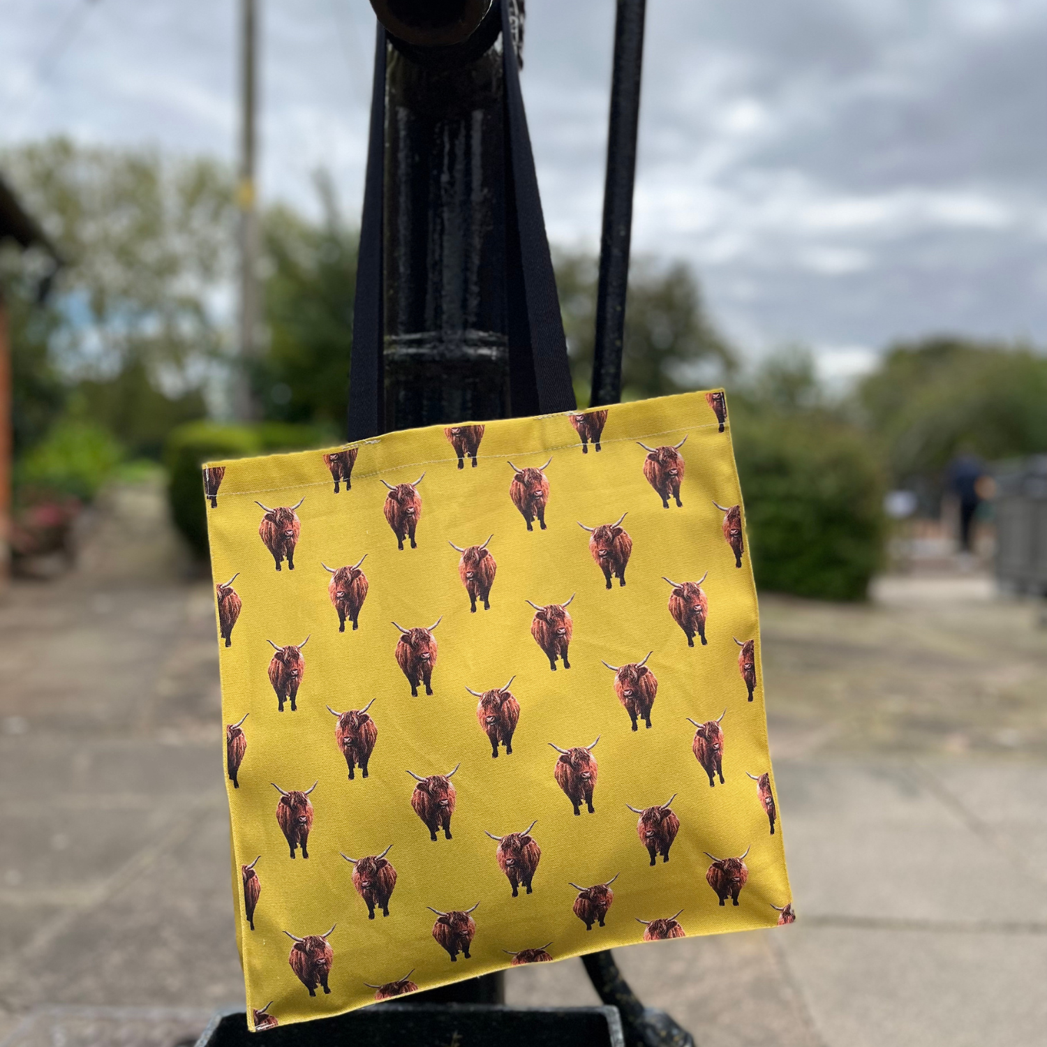 Highland Cow Pattern Shopper