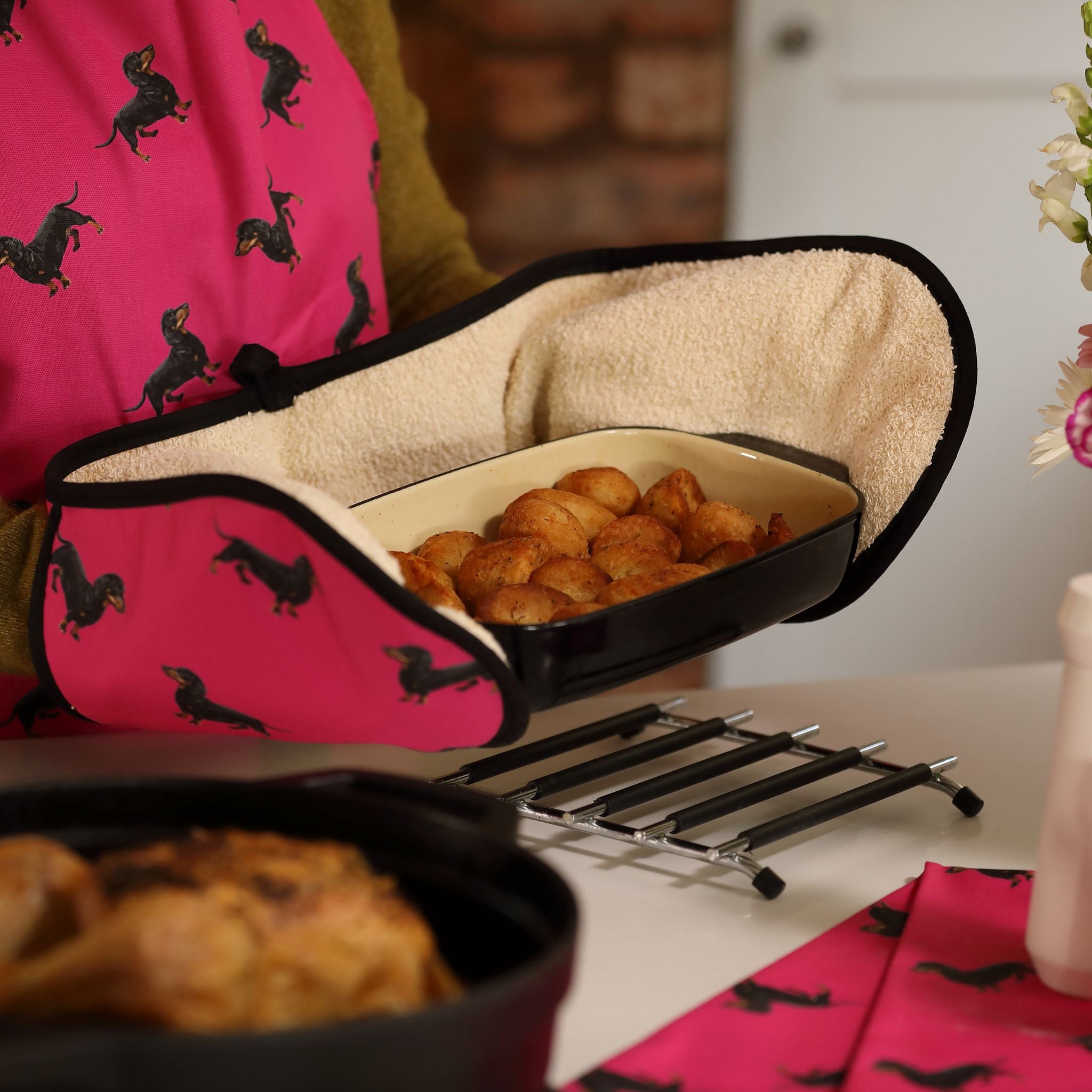 Sausage Dog Double Oven Glove (Pink)