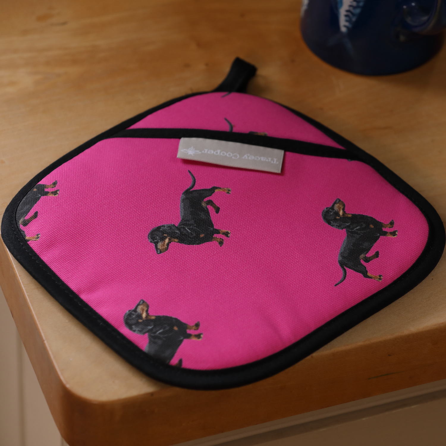 Sausage dog pot grab British made kitchen linen