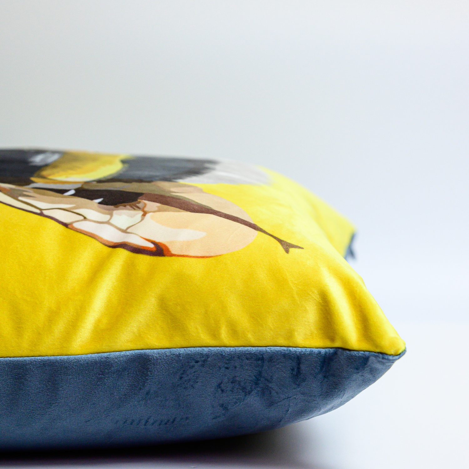 Side view Bee velvet cushion
