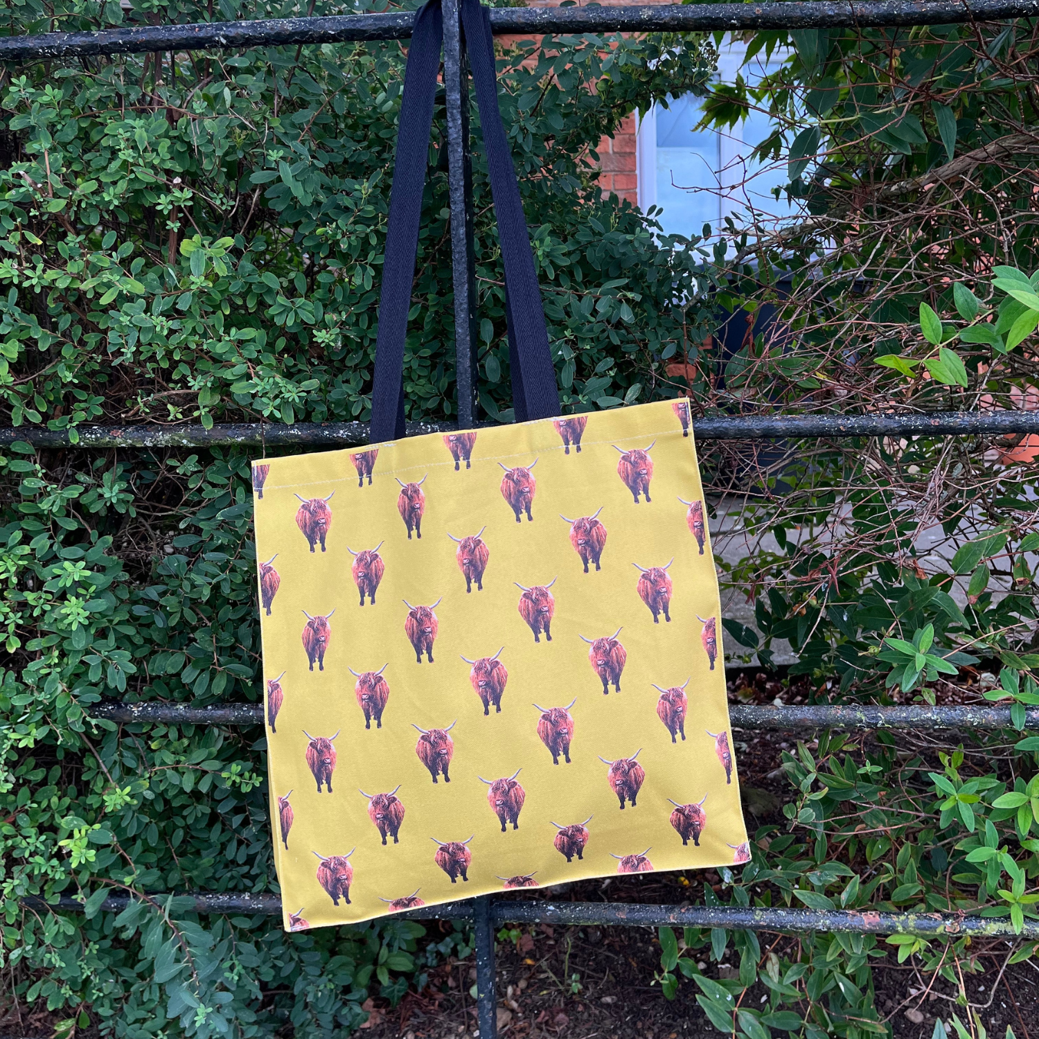 Tote bag in Highland Cow Design